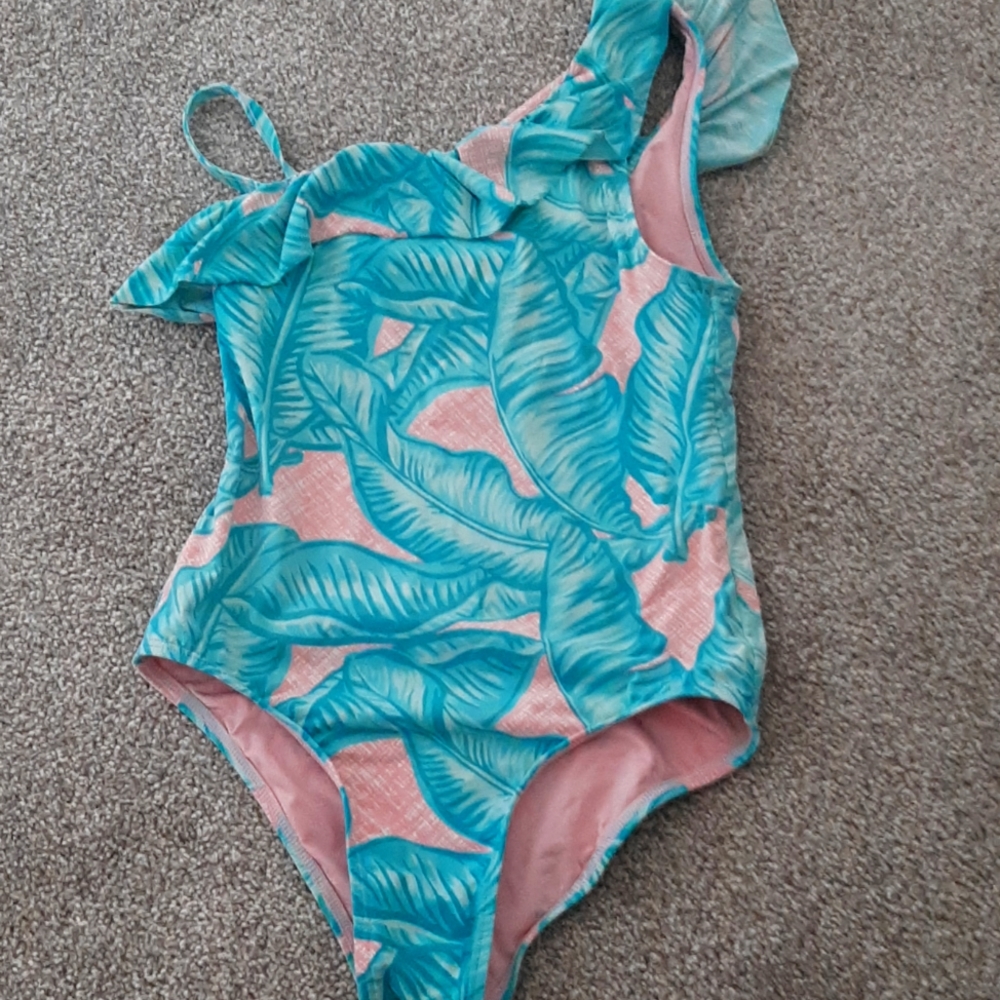 Vineyard vines banana leaf off the shoulder bathing suit